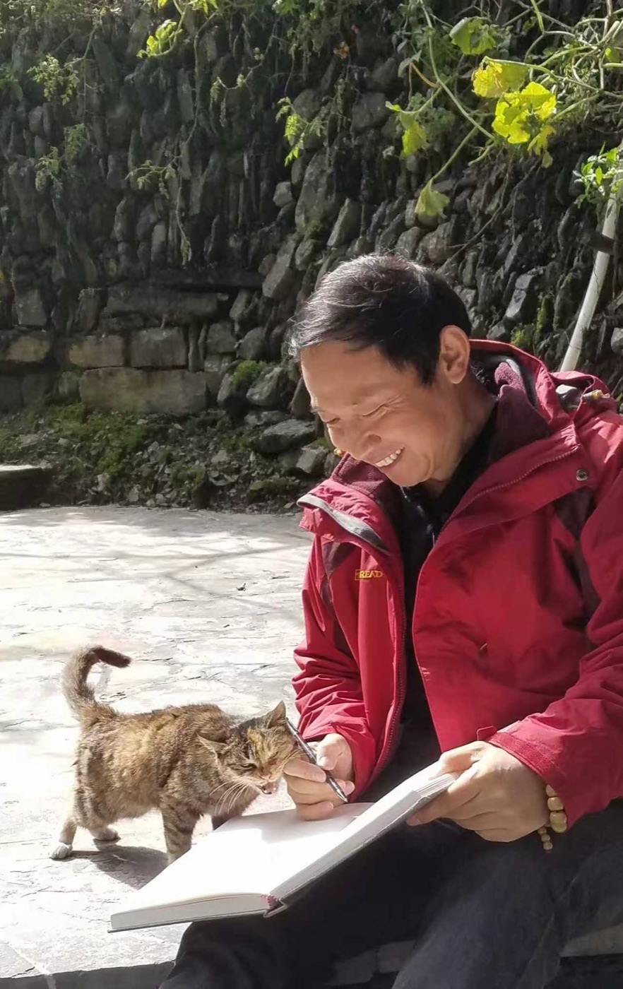 Wei Huailiang sketching outdoors